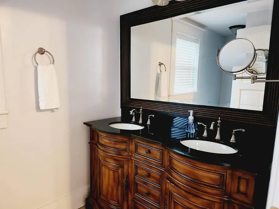 Holiday home Overton Square - Spacious & Central Memphis